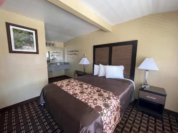 Beverly Lodge image 6